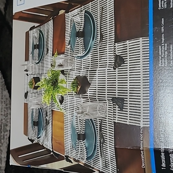 COORDINATED DINING SET BLACK & WHITE 1-RUNNER 4- RINGS 4- PLACEMATS 4- NAPKINS - Picture 8 of 11